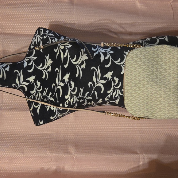 BNWT:  Michael Kors Cream/Blush Crossbody Bag with Gold Chain OBO - Picture 8 of 11